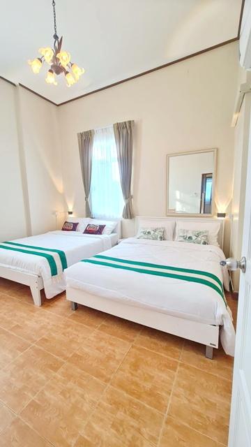 ทองสมบูรณ์ 7 กม.180 ตร.ม. บ้านพัก เขาใหญ่-ปากช่อง วัดลำทองหลาง 1.9 กม.2 นอน 2 น้ำ บรรยากาศ เงียบสงบ ร่มรื่น วิวภูเขา ทิว 5