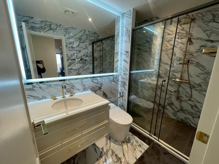 2 beds 2 baths Riverfront with Asiatique view 4