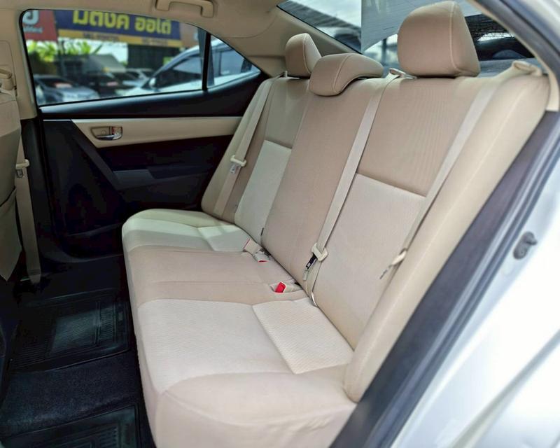 Toyota Altis 1.8 E ปี2015 12