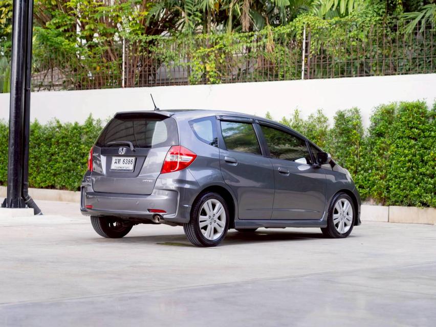 Honda jazz 1.5SV ปี 2012 Sาคา : 289,000 บ. วิ่งน้อย 8 หมื่น km.   ฟรีดาวน์  2