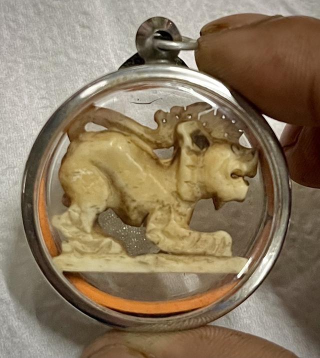 สิงห์งาแกะ หลวงพ่อเฮง ไพรวัลย์ วัดเขาดิน จังหวัดนครสวรรค์ ขนาดห้อยบูชา 2