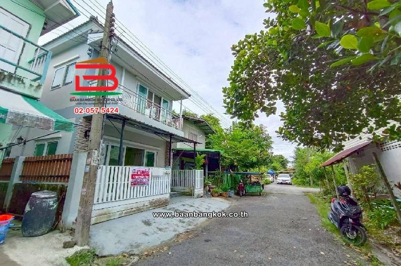ทาวน์เฮาส์ การเคหะฉลองกรุง เนื้อที่ 22.6 ตร.ว ซอยสังฆประชา แขวงหนองจอก เขตหนองจอก กรุงเทพมหานคร
