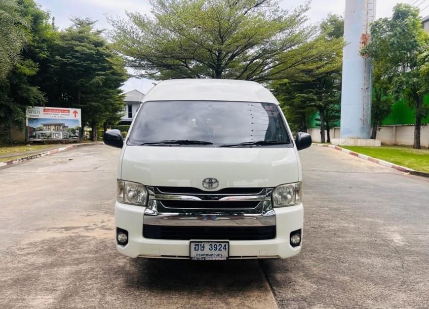 Toyota commuter 3.0 ดีเซล 11 ที่นั่ง