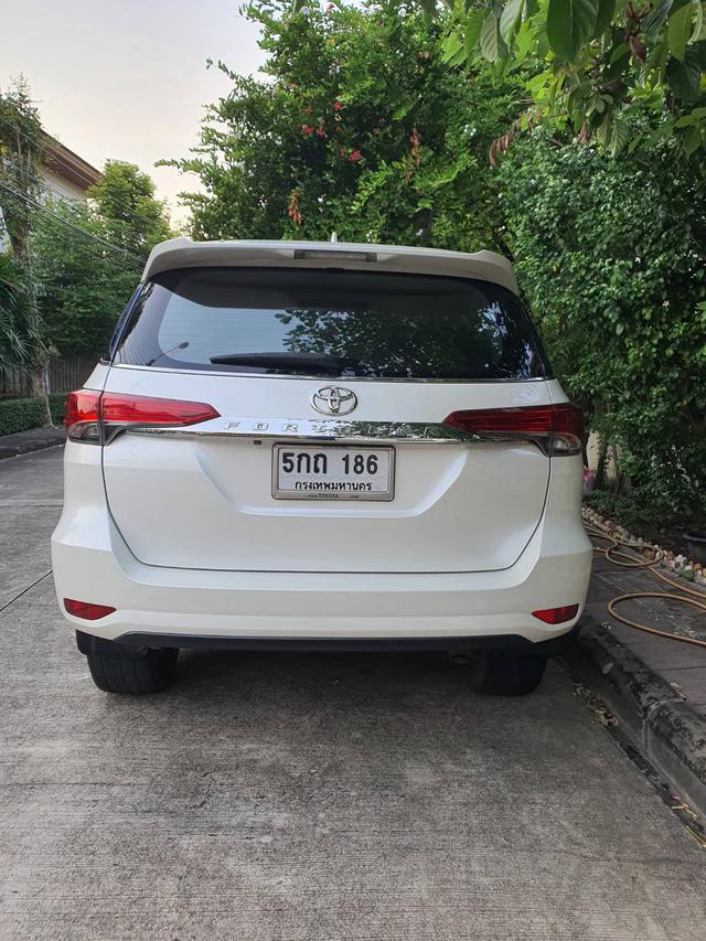 ขายรถมือสอง 2015 Toyota Fortuner 2.4V สีขาว เจ้าของขายเอง รถบ้านสภาพดี 3