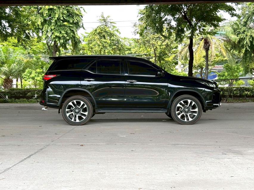 ขายรถ Toyota Fortuner Legender 2.4 2WD ปี 2022 สีดำ เกียร์ออโต้ 8