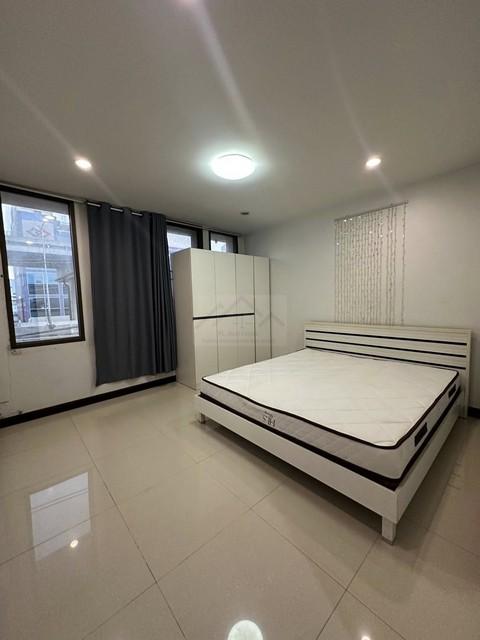 ให้เช่าอาคารพาณิชย์ 4.5 ชั้น 380 ตรม. ติดถนนใหญ่รัชดาภิเษก แยกรัชดา ลาดพร้าว ติด MRT ลาดพร้าว 6