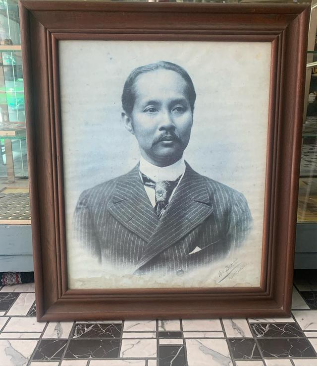 รูปรัชกาลที่ 5 พร้อมกรอบไม้สักไซน์ใหญ่ 4