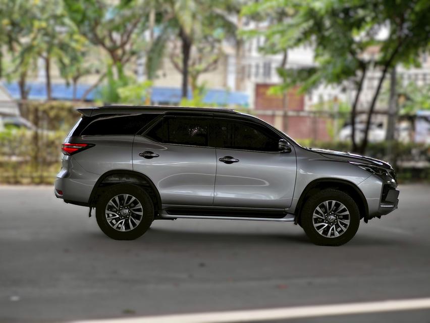 Toyota Fortuner 2.4 V ปี 2021 / 2023