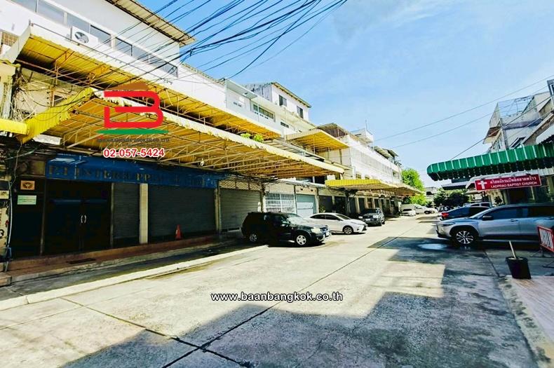 อาคารพาณิชย์ เนื้อที่ 40 ตร.ว. ซอยลาดพร้าว 45 ใกล้โรงเรียนพิบูลอุปถัมภ์ แขวงสามเสนนอก เขตห้วยขวาง 2