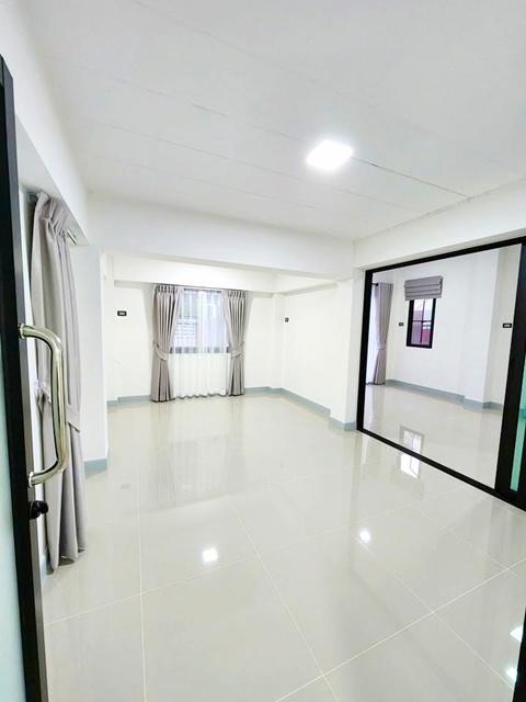 MRT ศรีด่าน 900 ม. 4 นอน แจส เออเบิร์น ศรีนครินทร์ 1 กม.ให้เช่าบ้านเดี่ยว บ้านใหม่ 2 ชั้น พร้อมเฟอร์ฯ 4