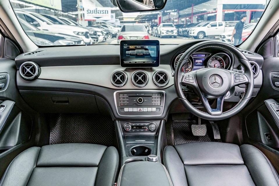 รหัสรถ NP3429 BENZ GLA 200 1.6 2018 9