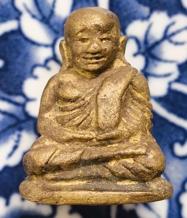 พระรูปหล่อเก่าเนื้อโลหะค่ะ