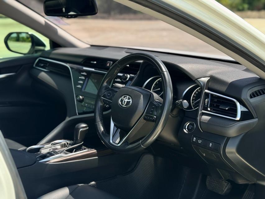 TOYOTA. CAMRY  Sedan 4dr SA 8sp FWD 2.5 G  Y2020. สีขาว 15
