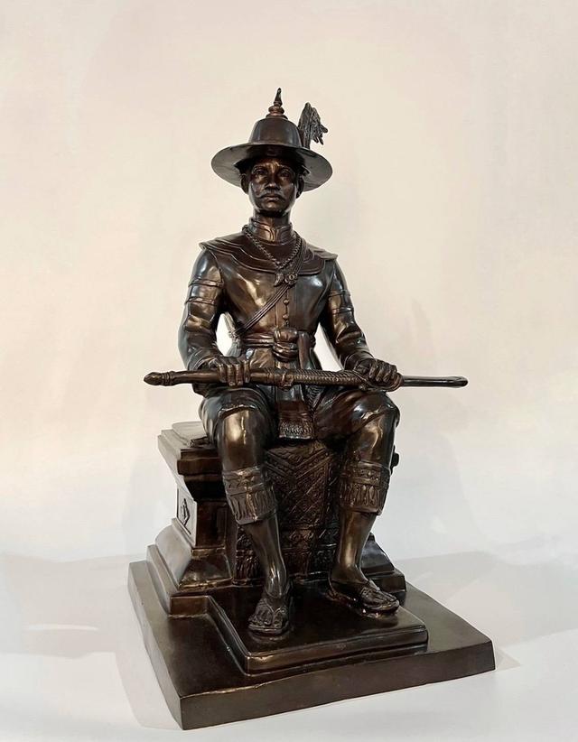 605.พระบรมรูปหล่อสมเด็จพระเจ้าตากสินมหาราช ทรงประทับนั่งบัลลังก์ หน้าตัก 14 นิ้ว 2