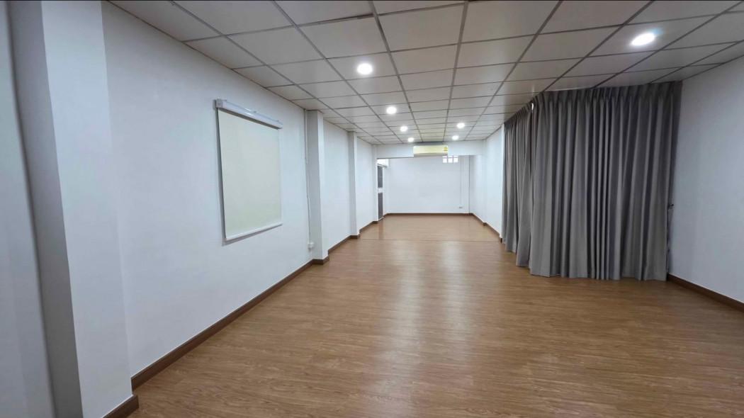 ให้เช่า บ้านเดี่ยว 2 ชั้น หมู่บ้านระเบียงทอง 4 - 50 ตร.ว. ซอยนาคนิวาส 44 ใกล้เดอะคริสตัลพาร์ค เอกมัย–รามอินทรา 5