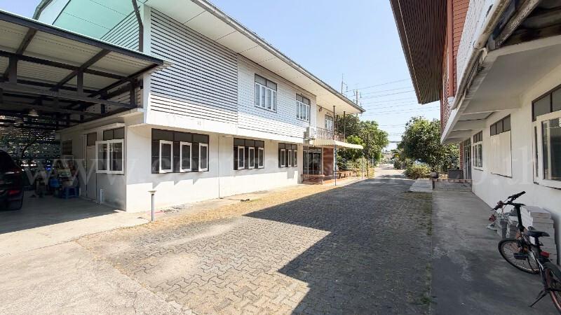 ที่ดินเปล่า พร้อมสิ่งปลูกสร้าง 1 ไร่ ถนนเลียบคลองประปา ฝั่งแจ้งวัฒนะ ทำเลดี 13