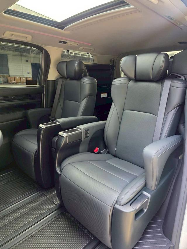 Toyota ALPHARD 2.5SC PACKAGE สีขาว ปี 2020 ไมล์ 22,000 กม.  12