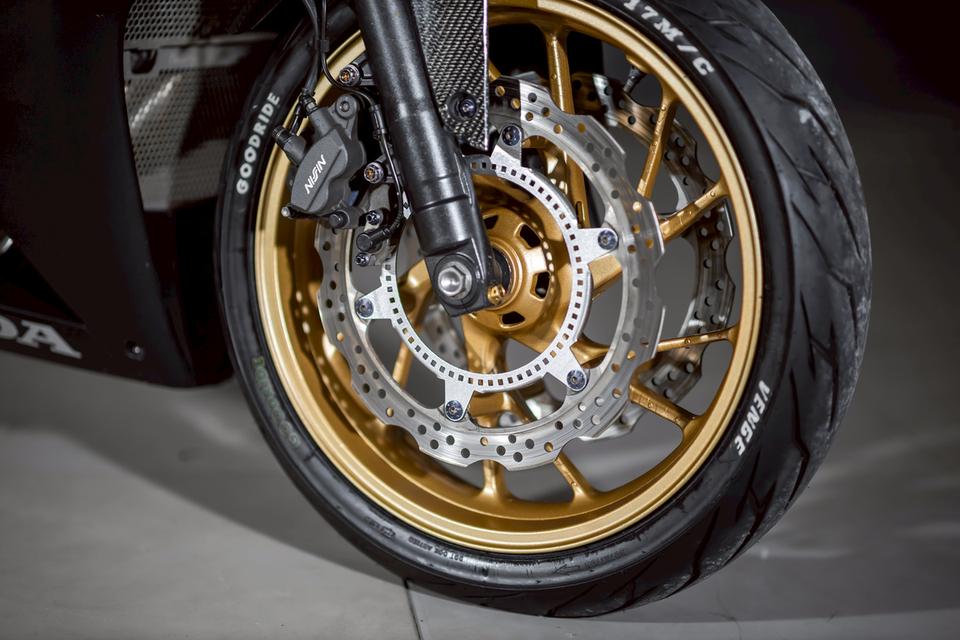 HONDA CBR650F 2013 รถมือสอง รูปที่ 2