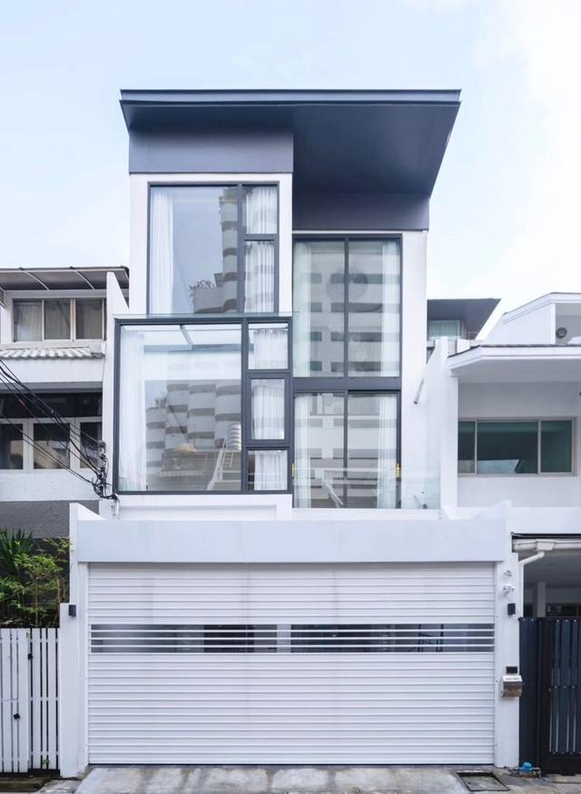 🔥ขาย Townhome 3 ชั้น 25 ตรว ซอยสุขุมวิท 15 ทำเลดี เพียง 1 นาทีถึง โรงเรียนนานาชาติ NIST และ 5 นาที ถึง BTS อโศก 1