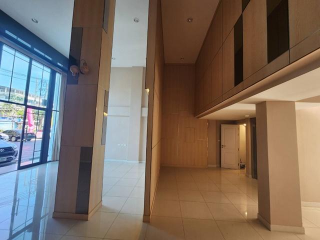 มีลิฟท์ในตัว Home Office ให้เช่าอาคาร 4.5 ชั้น 648 ตร.ม.อ่อนนุช-พัฒนาการ BTS สีเหลือง ศรีนุช 800 ม. 58ตร.ว. ระดับพรีเมีย 5