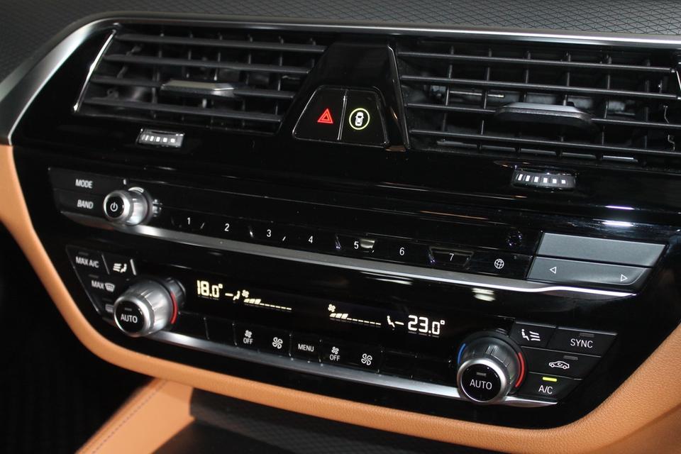 รหัสรถ BM2420 BMW 520d M-Sport LCI 2022 19