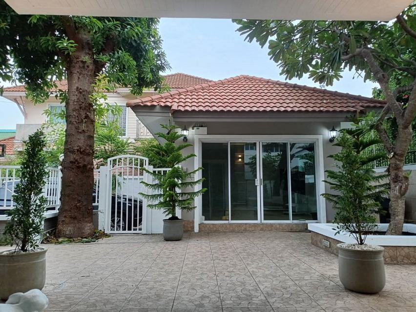 ขายด่วน บ้านใหญ่ แถมบ้านหลังเล็ก ใจกลางลาดพร้าว 64 บรรยากาศเหมือนรีสอร์ท รถไฟฟ้าสีเหลือง หน้าปากซอย 3