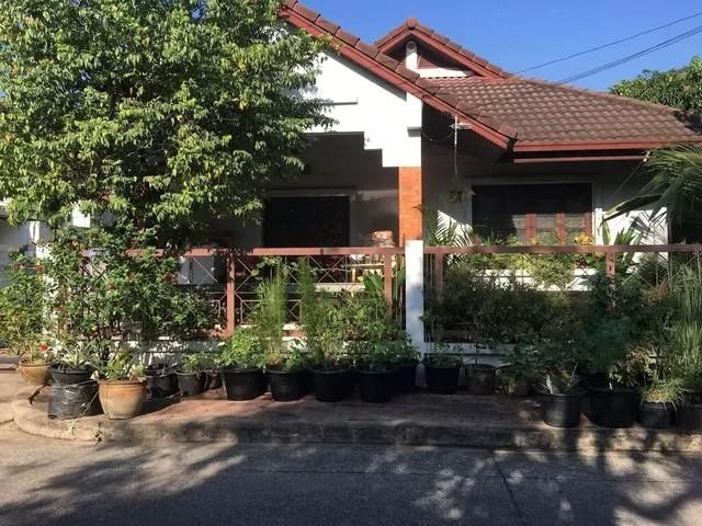 บ้านเดี่ยวชั้นเดียวหัวมุม บนที่ดิน 64 ตร.ว. ถนนกว้าง 5 เมตร จอดรถ 3 คัน หมู่บ้านประชานิเวศน์ 4 (Prachaniwet 4) 2