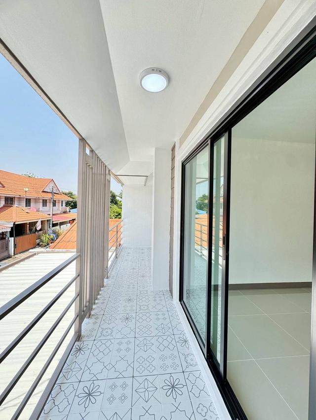 หมู่บ้านพฤกษา 33 ซอยวัดลาดปลาดุกบ้านแฝด 2 ชั้น ตกแต่งใหม่พร้อมอยู่ มีรถประจำทางเข้าในหมู่บ้าน ทำเลดี 20