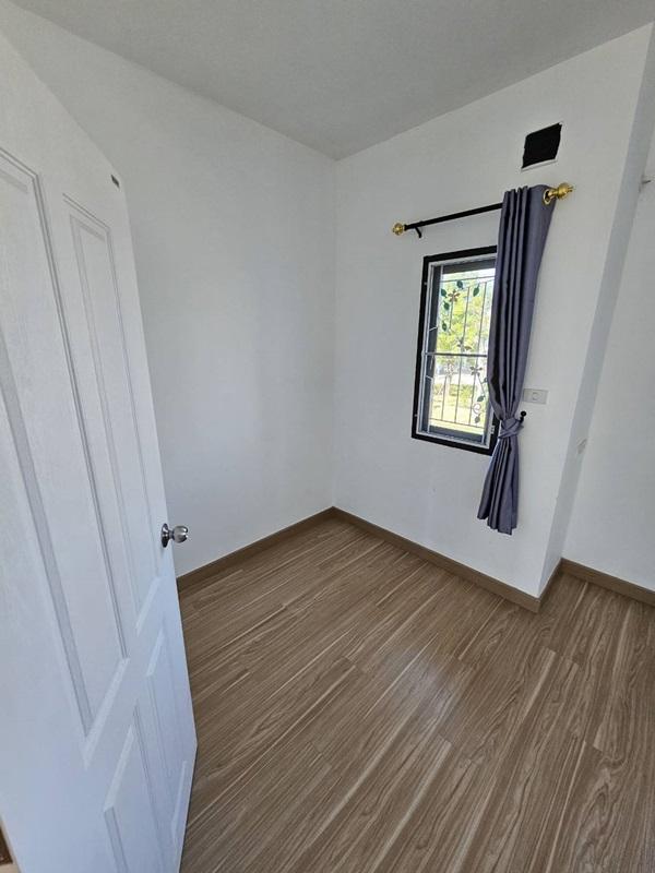 ขายด่วน บ้านทาวเฮ้าส์ หมู่บ้านศิวาลัย บางสมัคร บางปะกง ฉะเชิงเทรา สภาพใหม่ เนื้อที่ 42 ตรว. โทร 0632359638 7