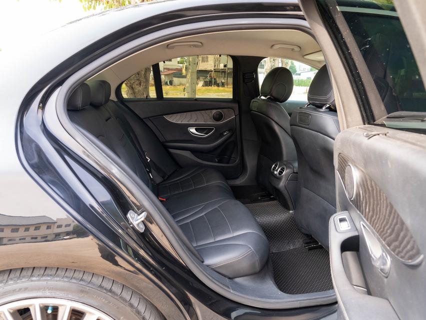 รหัสรถ 12AT8677 MERCEDES BENZ C350e 2.0 Avant-garde โฉม W205 ปีจด 2018 15
