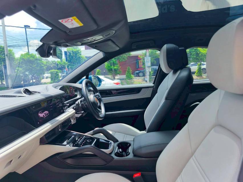 รหัสรถ KPV53 2025 PORSCHE CAYENNE 3.0 HYBRID COUPE สีใหม่ Moonlight Blue 6