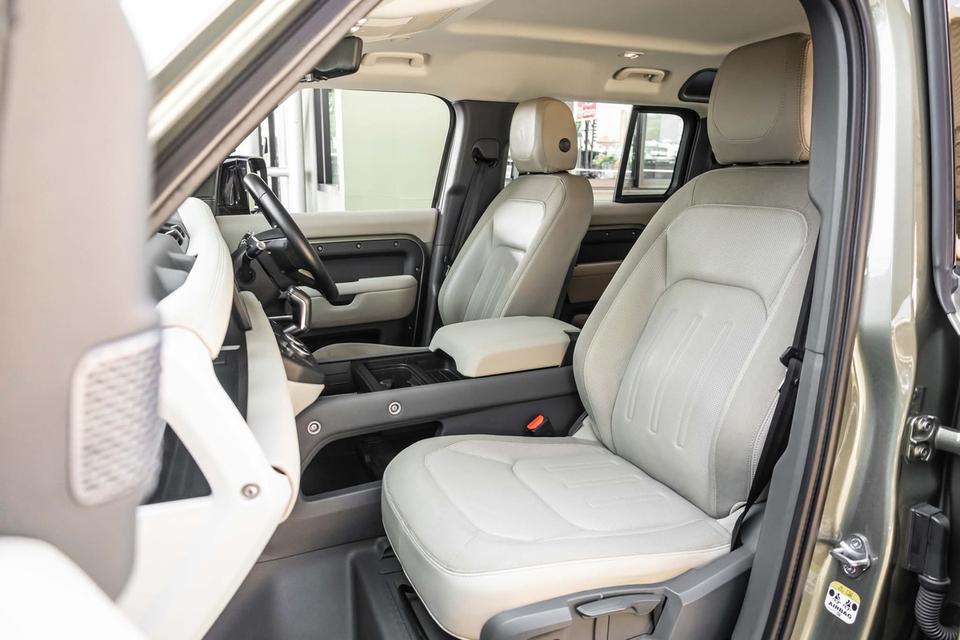 Land Rover Defender 110 2.0 D240 S Diesel 12