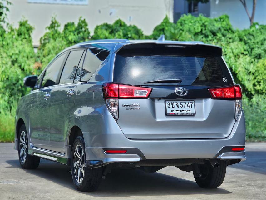 Toyota Innova 14