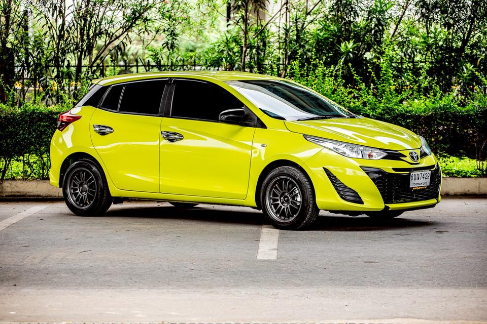 Toyota Yaris Ativ 1.2Entry ปี 2018 สีเหลือง สภาพใหม่มากๆ