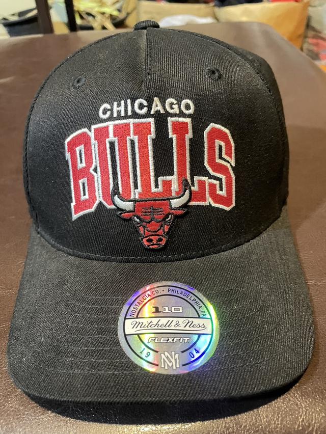 หมวก Mitchell and ness แท้ ทัังหมด8ลูก ในราคา2500 บา