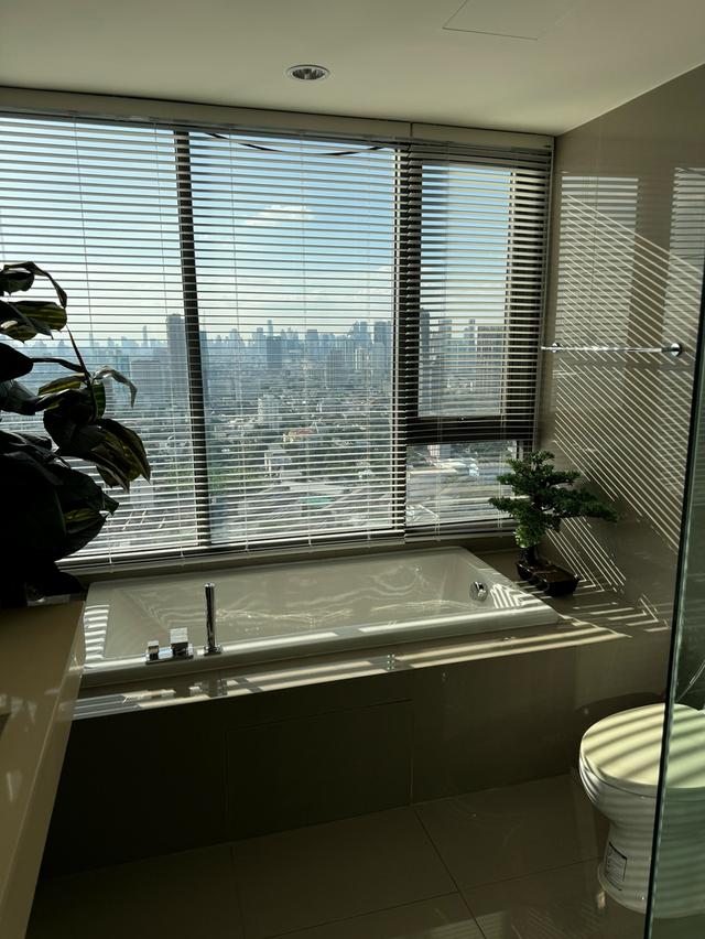 Sale / Rent Rhythm Sukhumvit 42 35th floor 80 sqms 2 bedrooms 2 bathrooms Fully furnished Rent 69,000 baht Price. 18,900,000 baht 7