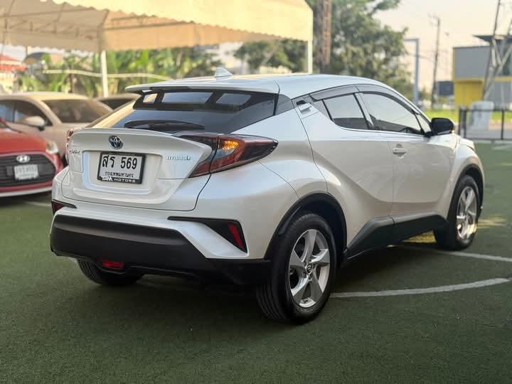 TOYOTA CHR รุ่น Top AT สีขาว 7