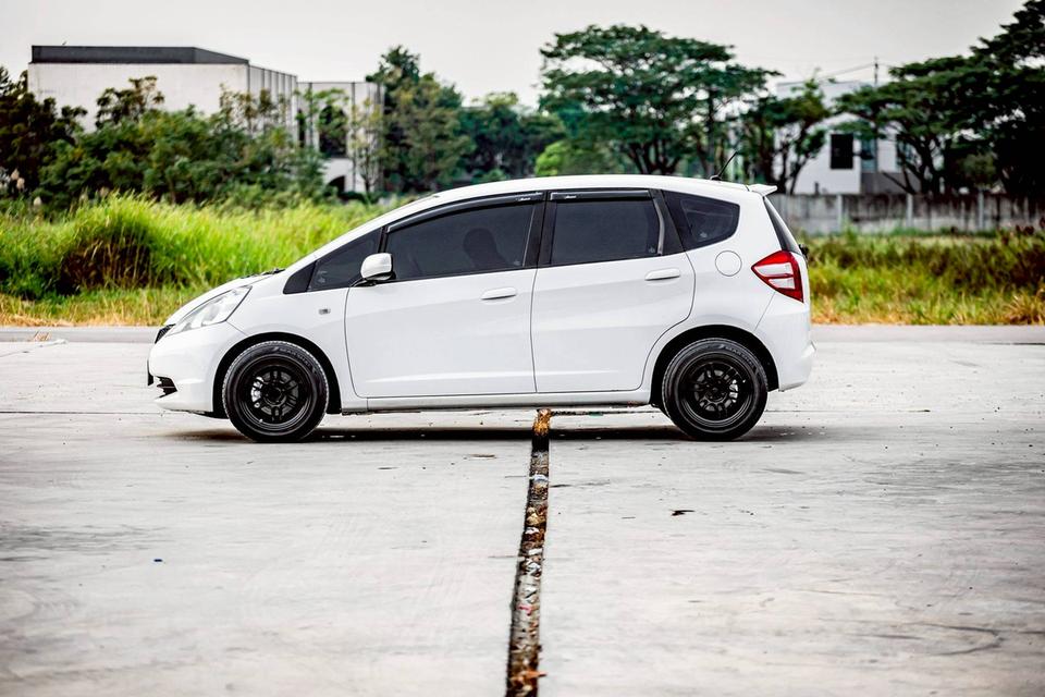 รหัสรถ GT5732 Honda Jazz 1.5 S ปี 2010 สีขาว รูปที่ 6