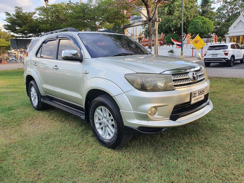 Toyota Fortuner ปี 2010 เครื่องเบนซิน 2.7 Auto 4