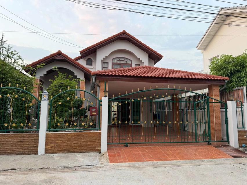 U1513 ให้เช่าบ้านเดี่ยว 2 ชั้นหมู่บ้านชวนชื่น วัชรพล รามอินทรา ใกล้ห้างใกล้ตลาด ใกล้ทางด่วน BTS ทำเลดีเดินทางสะดวกเข้าออกได้หลายทาง 1