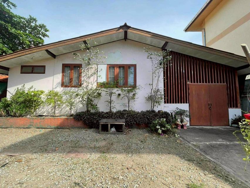 ขายบ้านพร้อมที่ดิน ขนาด 128 ตร.ว. ถนนบางแสนสาย 2 ซอย 15 ใกล้ ทะเลบางแสน 1