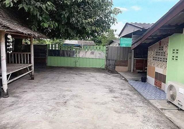 ขายที่ดินพร้อมสิ่งปลูกสร้าง 2 หลัง บนเนื้อที่ 130 ตรว ถนนดีถนนกว้าง 6 ล้อ วิ่งสวนได้ 1