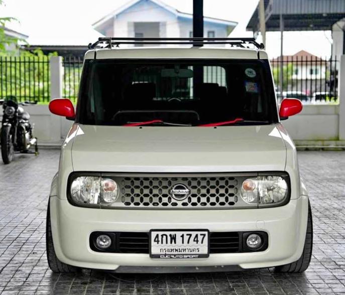 Nissan Cube Z11 สีขาว