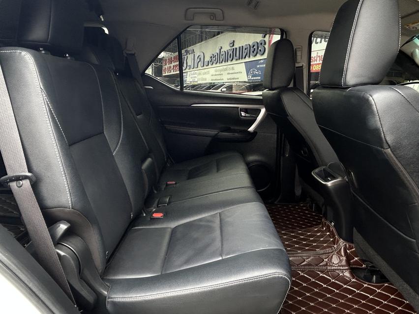 TOYOTA FORTUNER 2.4 LEADER AT ปี 2023 รถมือสอง ราคา 945,000 บาท รูปที่ 4