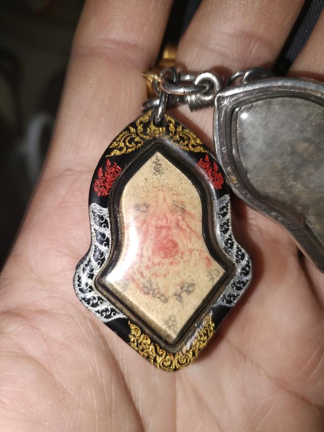 รุ่นแรกพระเเท้ หลวงพ่ออิฎฐ์ วัดจุฬามณี ปี 2545 มีเจิมแดง มีจาร หายาก