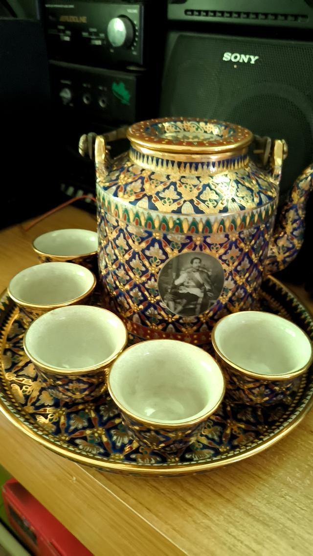 ชุดกาเบญจรงค์เก่าโบราณ