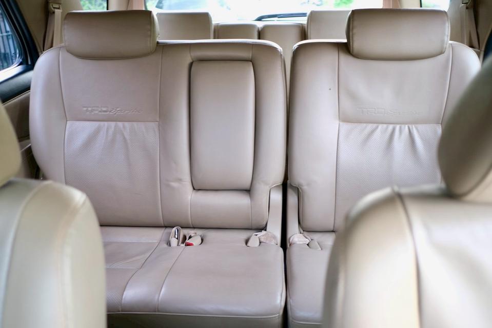 TOYOTA FORTUNER  6