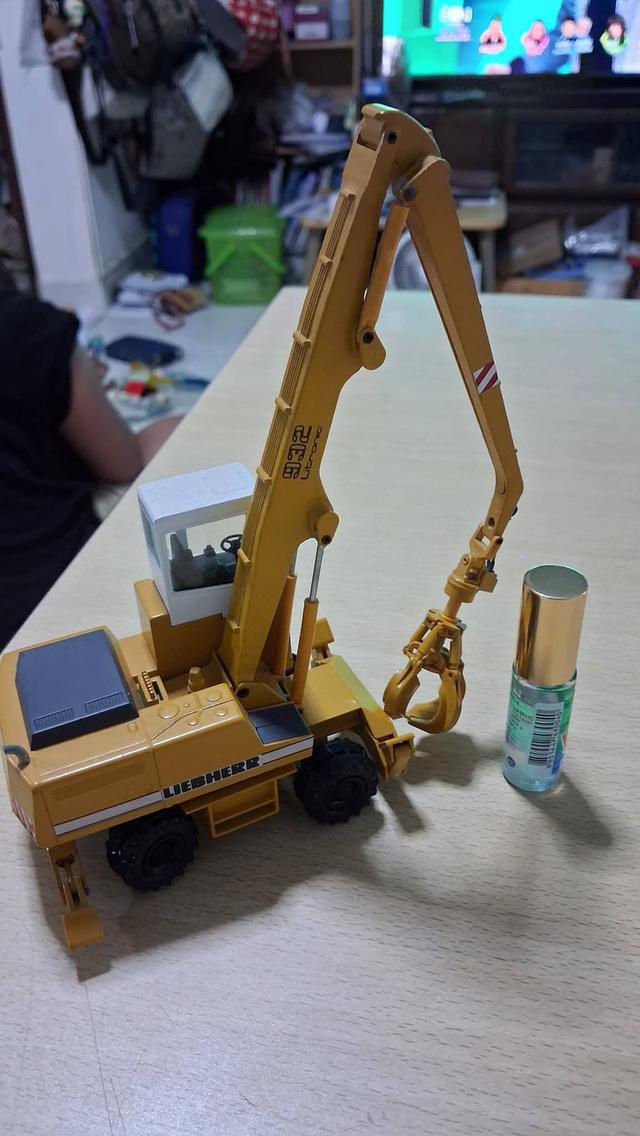 ปรับลดราคาครับ รถโมเดล รถเหล็ก สายก่อสร้างงานเยอรมันหายากครับ Conrad Liebherr A932 Material Handler รูปที่ 6
