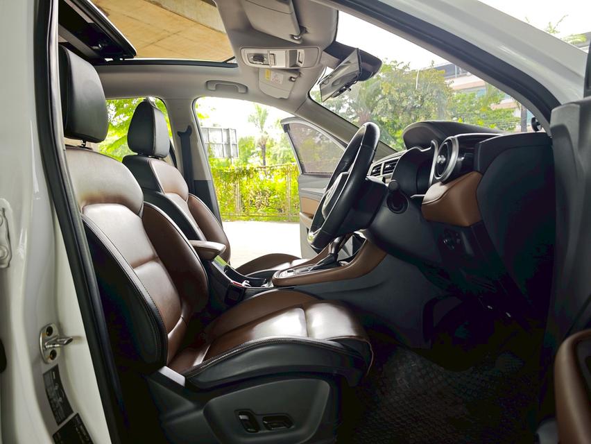ขายรถ MG ZS 1.5X sunroof ปี 2022 สีขาว เกียร์ออโต้ 9
