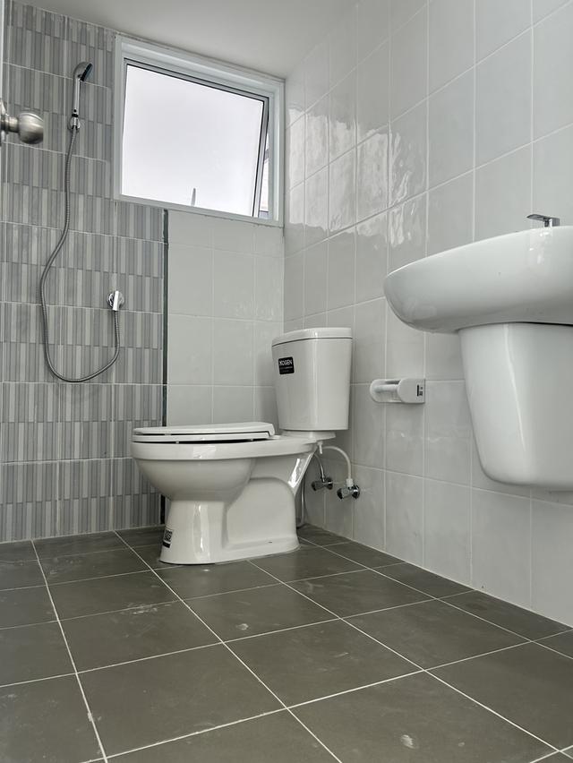 บ้านแฝด ใหม่ๆ สวยๆ 35 วา 4 นอน 2 น้ำ จอด 2 คัน ราคา 3.8 ลบ. 5